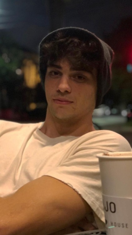 Noah Centineo boyfriend lockscreen