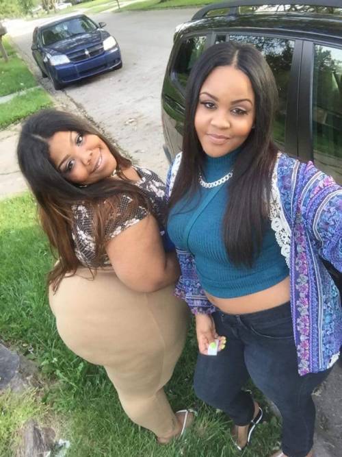 thickerisbetter:  😍😍ThickerIsBetter with Jamiee (left) and her friend Taylor (right)😍😍 