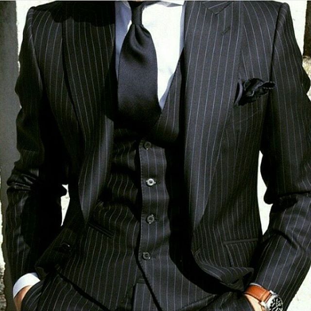 ohcanadada:  kinkelle:  Mmmmmmmeeeeow.   I admit, I have a suit fetish. I also have