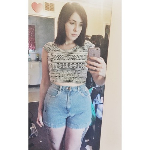 Got new AA shorts!!💚  #alternative #americanapparel #americanapparelaus #americanappareldenim #babe #blueeyes #browgamestrong #curvy #croptop #dermals #happy #macmakeuplife #peircings #tattoo #tattoos