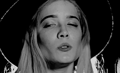 strangeslve:  @halsey: I know I’m not some hot male rockstar but if you guys wanna