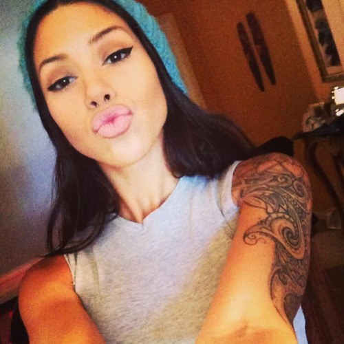 hellyeahstaybeautiful:  hellyeahstaybeautiful 