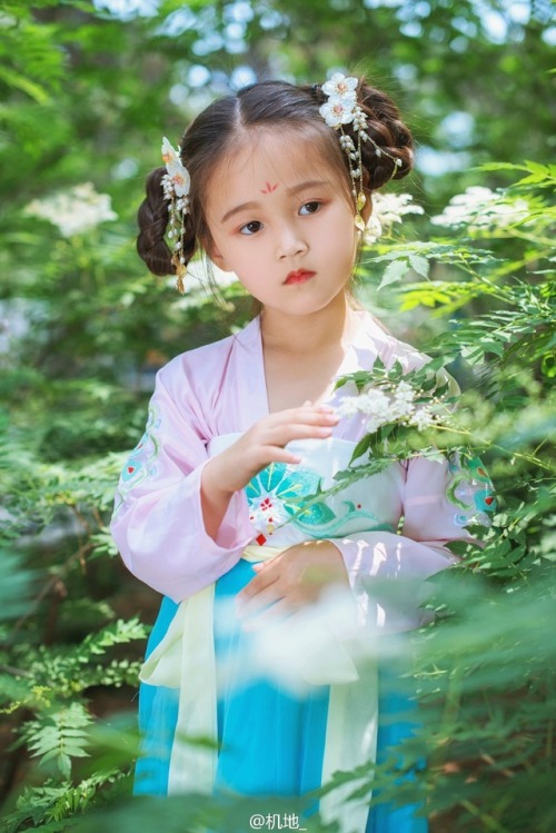 hanfugallery:little girl in blue ruqun by 机地