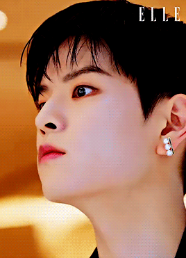 Seungmin + A Bunch Of Random Magazines Idc About, I Just Think He's Pretty.