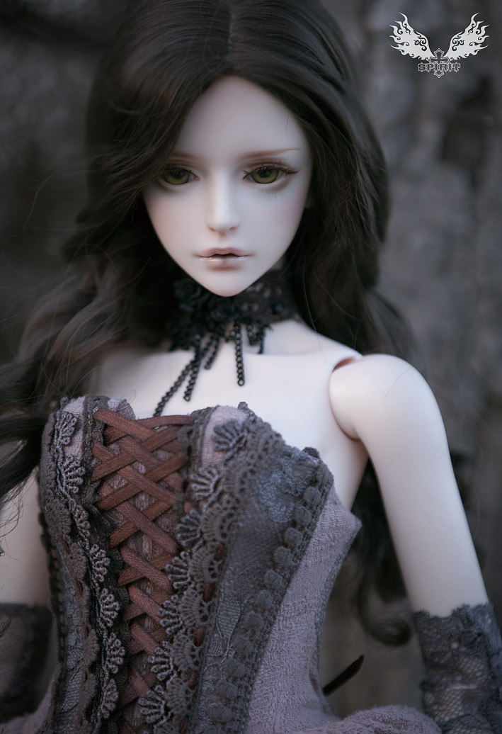 nalisinko:  The outfits were co-designed by Nalisinko and Spiritdoll, and made