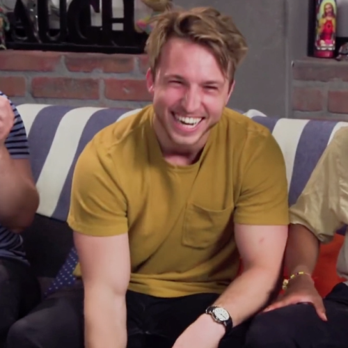 drakebois:Shayne Topp | Smosh SquadKeith gets to interlace his fingers in between Shayne’s toes, fre