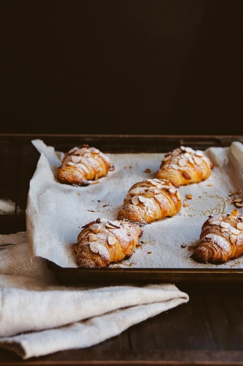 grayskymorning:Almond + Raspberry Croissants | Hint of Vanilla