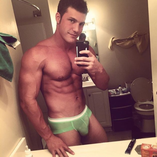 guyswithiphones-nude:  Photo http://ift.tt/1bHkUpB