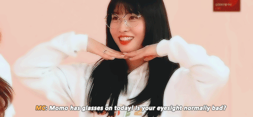 jeongsyunhos:cutie fashionista momo♡