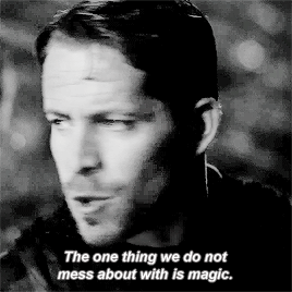 anjelia3:  Robin was ready to mess with magic for his queen (✿◠‿◠) 