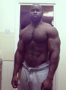 oofahpapa:  bearmuscleworship:  Black beauty   http://oofahpapa.tumblr.com/archive 