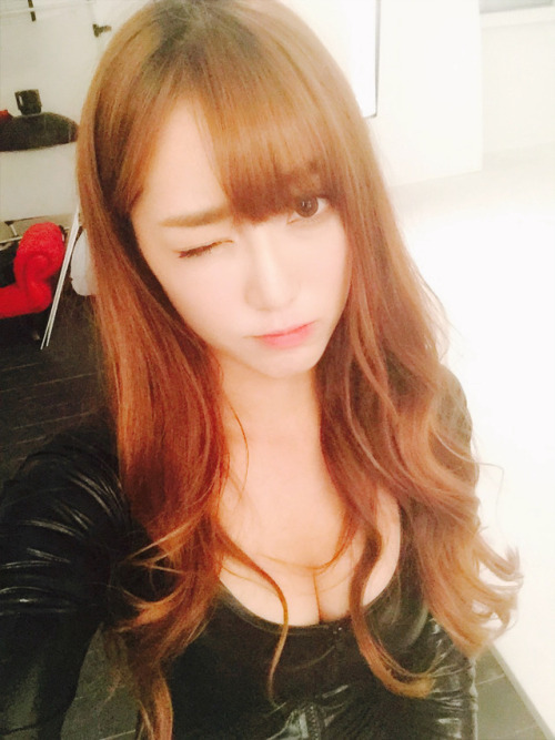 kormodels:  Song Dan Bi’s selca 