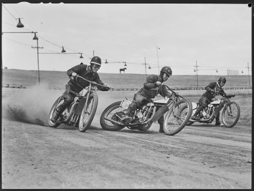 gameraboy2:  Sydney Speedway, February 9, 1946, photography by Ray Olson