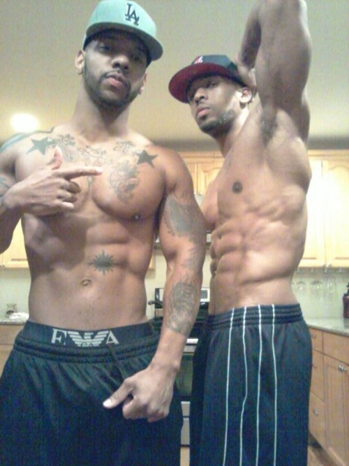 ultrahornybottom:  Sexxxy fuckingggg niggaas! Omgggg one o those gotta be my baby daddy! ;) 