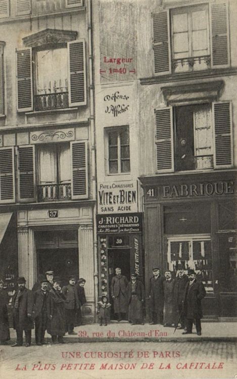 cartespostalesantiques: cartespostalesantiques:  39, rue du Chateau-d’EauUne Curiosite de Pari