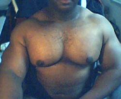 blkbugatti:  That chest i want!♥