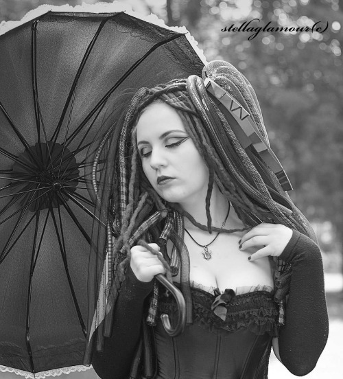 make-way-for-the-tatooed-girls:  More here Make Way For The Tattooed Girls