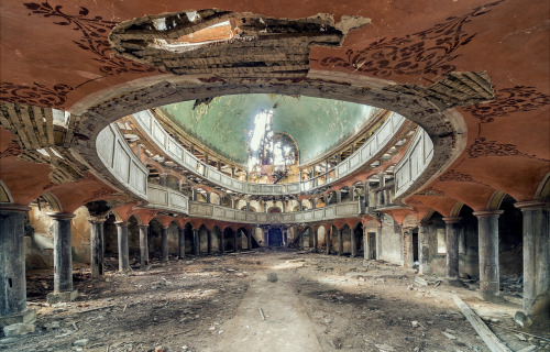Softcore Ruin Porn: Abandoned Buildings Made Sweet, Not ScaryA French photographer offers a brighter