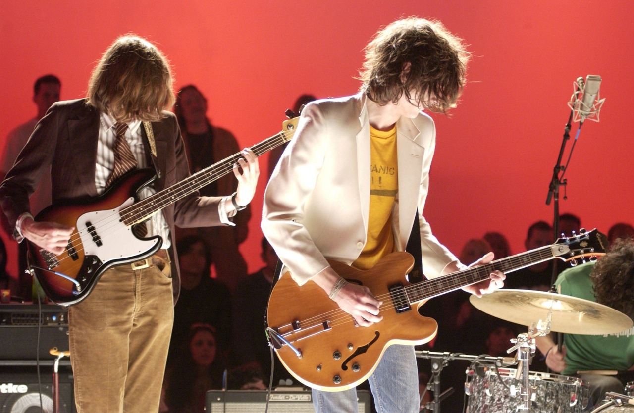 theroomisonfiree:  The Strokes at Mtv 2 bill concert - 2002 