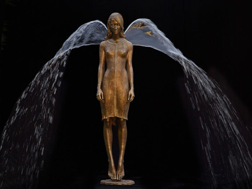 thedesigndome: Bronze Fountains Statuses Completed And Brought To Life With Water Polish sculptor Malgorzata Chodakowska creates stunning lifelike bronze fountain statues which magically come to life with the addition of water.  Keep reading 