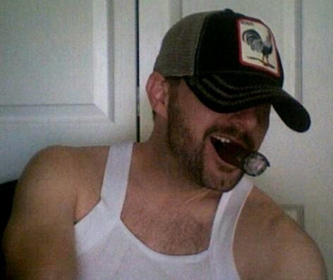 stogiebear0069:Cigars and facial hair Mmmmmmmm And nips!