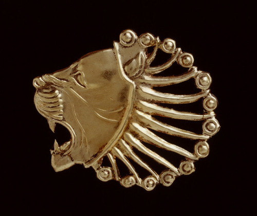 historyfilia:Persian lion’s head ornamentFrom Hammadan (Iran), 600-500 B.C.