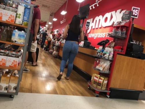 candidshotzs1: Love me some fat booty