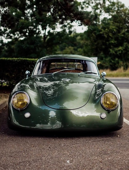 utwo:  Porsche 356 O U T L A W© K. Bari