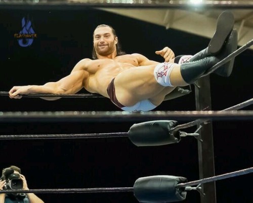 Mason Ryan looking damn good!