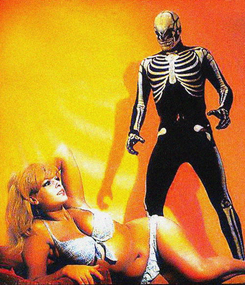 graveyardhorr0r:  graveyardhorr0r.tumblr.com 