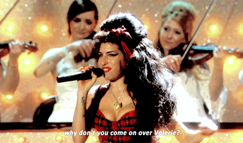 amyjdewinehouse:  Amy Winehouse performing ‘Valerie’ at the 2008 Brit Awards.