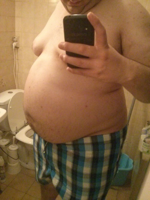 johnnyfatboy: piggys-gainer:  fatty-piggy:  Just a post recapitulating my weight gain journey : Janu