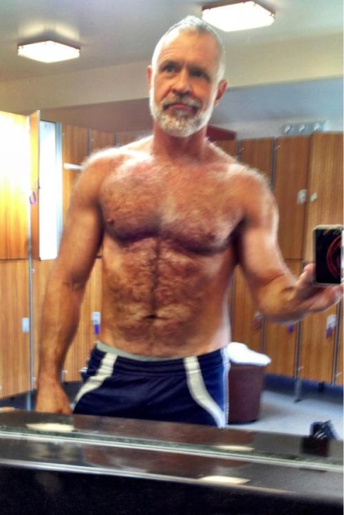 dewittdailydoesit:  HEY DADDY.