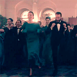 yvonestrahovski:Yvonne Strahovski and Joseph Fiennes doing some clownery on the set of The Handmaid&