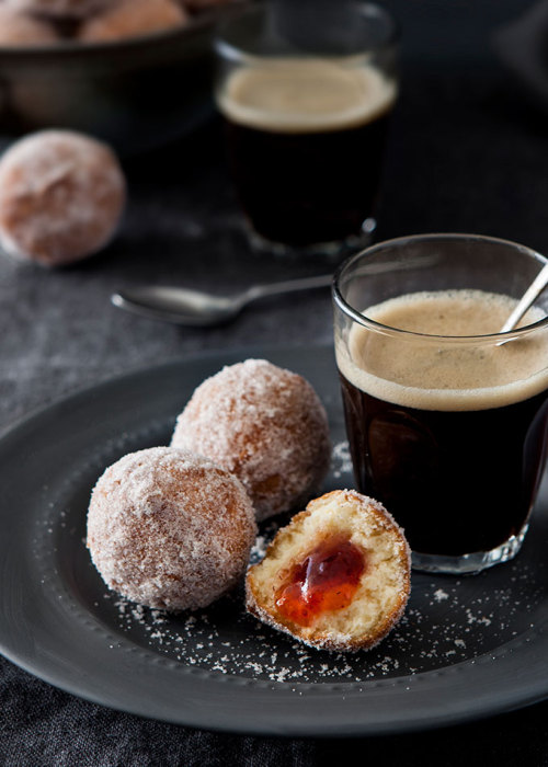 magicalfoodtime:(via Easy Doughnut Holes - Flour and Aprons - Happy Eating!)