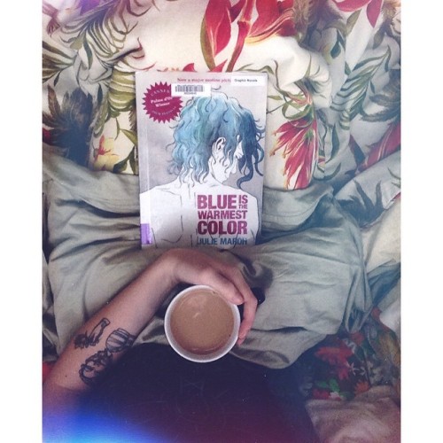 my morning #blueisthewarmestcolor #julienaroh #graphicnovel