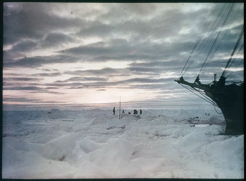 humanoidhistory:Early color photographs of Antarctica, circa 1915, by Australian adventurer Frank Hu