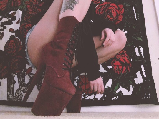 iridescentavocado:   Both of u are gonna break my fuckin ankles I just know it  🥀pls don’t delete caption🥀 