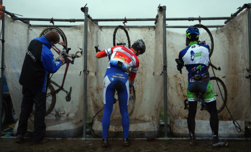 fuckyeahcycling:  Riders wash their bikes after training for the UCI Cyclocross World Cup in Campbel