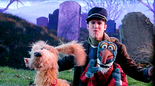 na-page: Darren Criss | Muppets Haunted Mansion