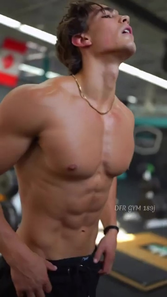 hot-and-shirtless - HOT AND SHIRTLESS