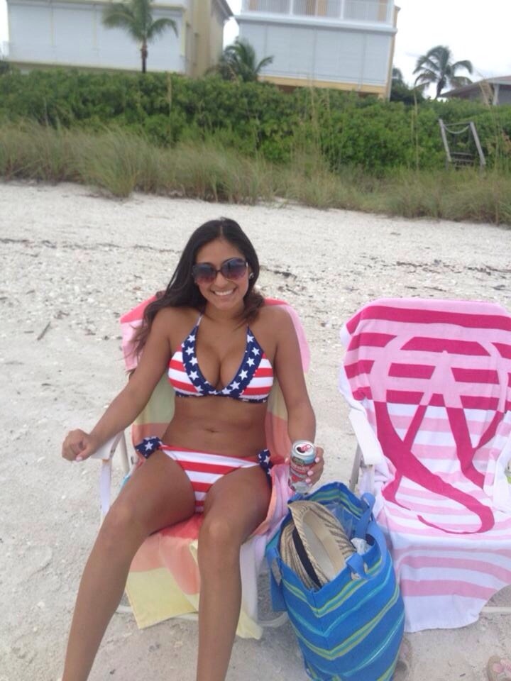 perfectlatinas:  Perfectlatinas  Hot latina Hooters girl part 2