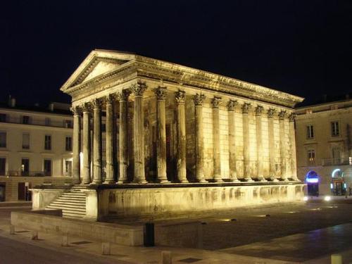 strangecousinsusanx:et-haec:classicalcivilisation:This is Maison Careé, Nîmes, one of t