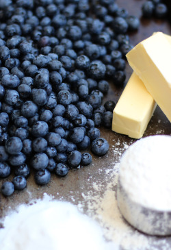 foodffs:  BLUEBERRY PIE ICE CREAM SANDWICHESReally