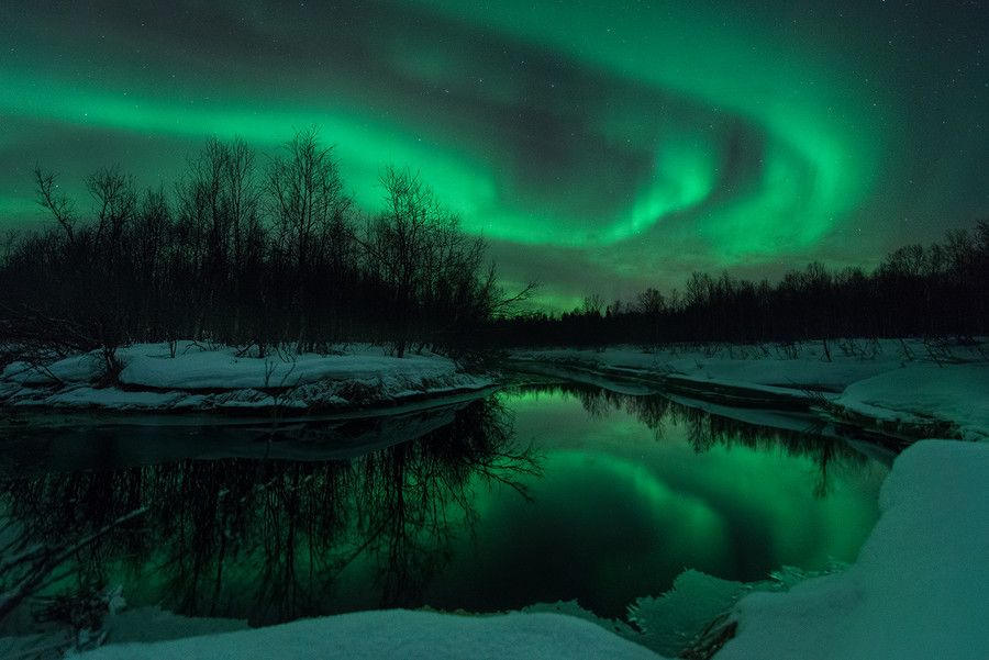 radivs:  Aurora over the Icy River   1  |  2  |  3  |  4   by Arild