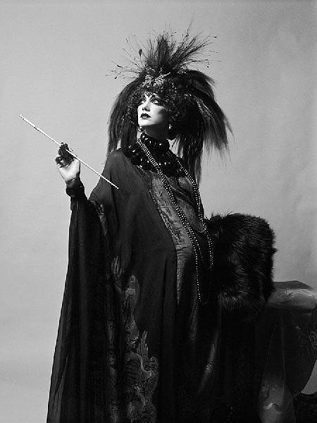 una-lady-italiana:Marisa Berenson plays Marchesa Casati, at Bal Proust hosted by Baron Guy de Rothsc