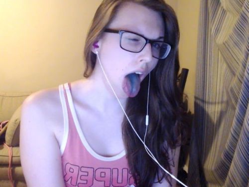 lil-uni:  Some pictures with me with contacts and some more popsicle pics <3