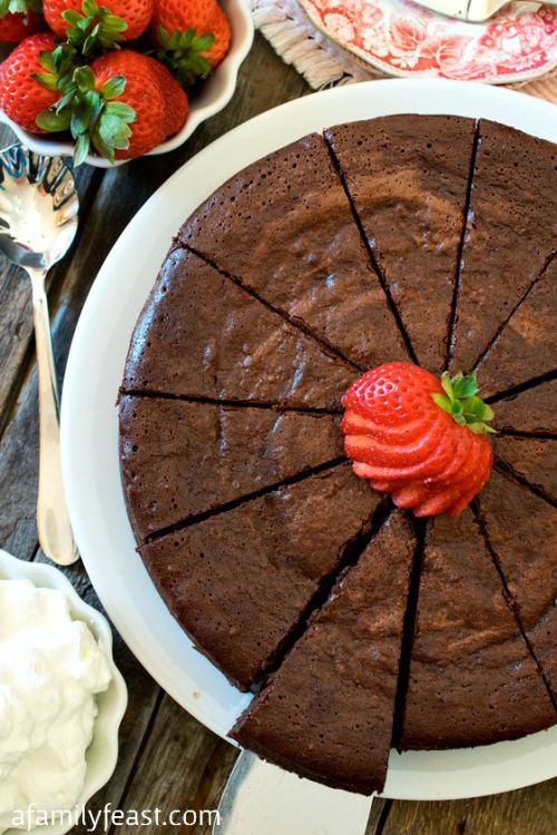 guardians-of-the-food:  Chocolate Bourbon Pecan Torte