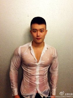 J-Aime-Asian-Men:  Hunksandnerds:  I’d Like To See Him Bare It All Someday… 