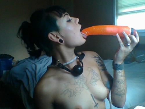 Porn Pics natsubgirl:  Deepthroat Queen :)